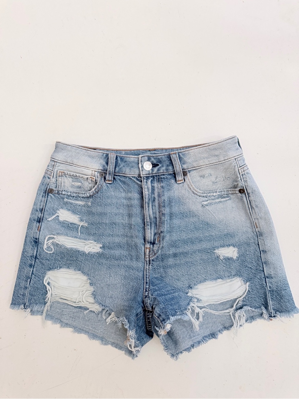 AEO Light Wash Distressed Women's Denim Shorts